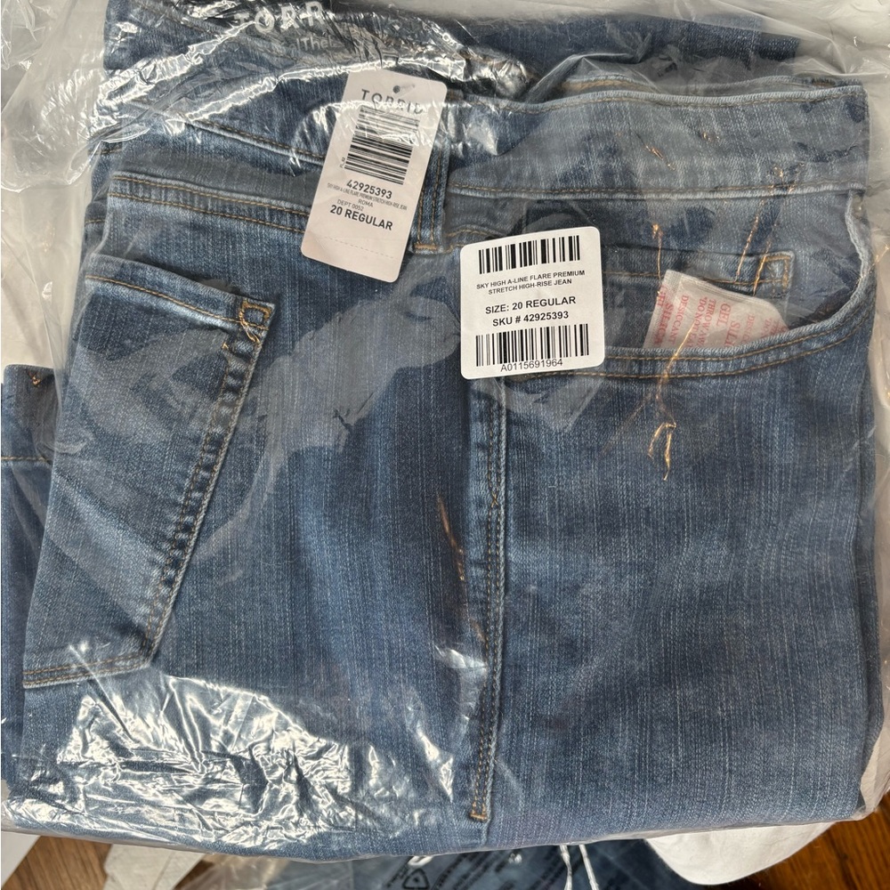 Torrid Sky High A-Line Flare Jeans size 20R. NWT.
